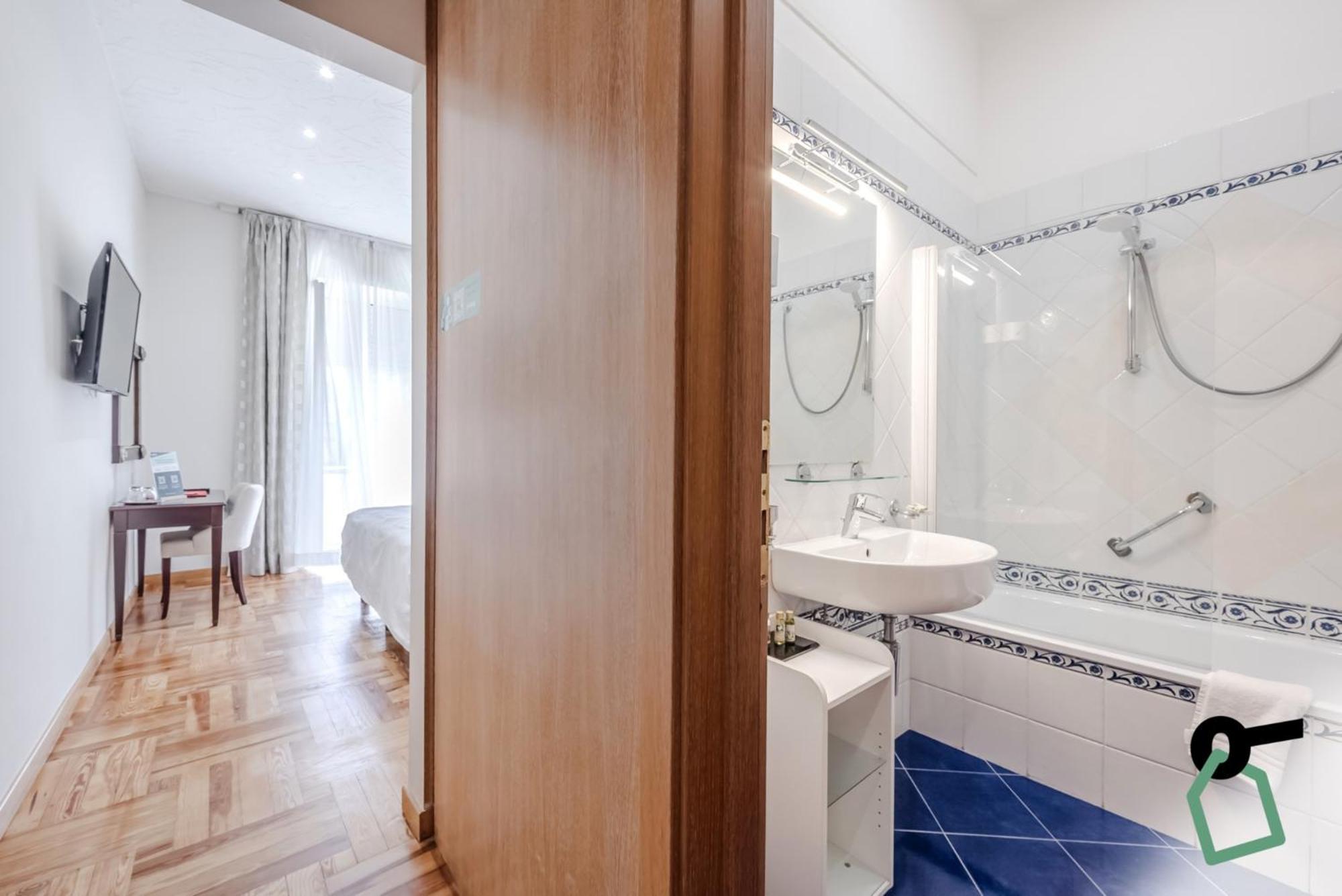 Hotiday Room Collection - Mediterranee Alassio Exterior photo